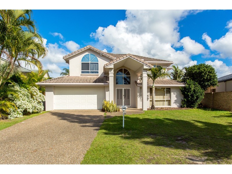 16 St Martin  Place, Clear Island Waters QLD 4226