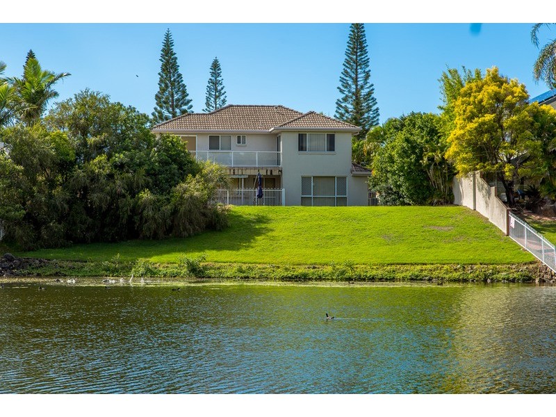 16 St Martin  Place, Clear Island Waters QLD 4226