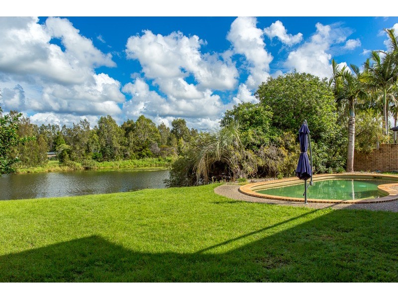 16 St Martin  Place, Clear Island Waters QLD 4226