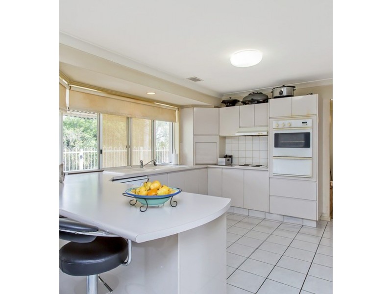 16 St Martin  Place, Clear Island Waters QLD 4226