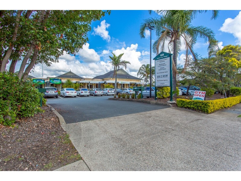 16 St Martin  Place, Clear Island Waters QLD 4226