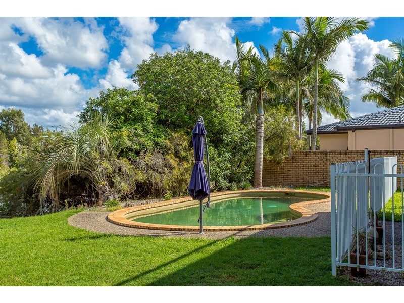 16 St Martin  Place, Clear Island Waters QLD 4226