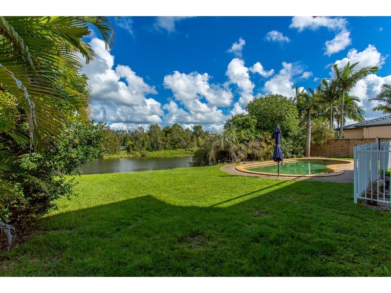 16 St Martin  Place, Clear Island Waters QLD 4226