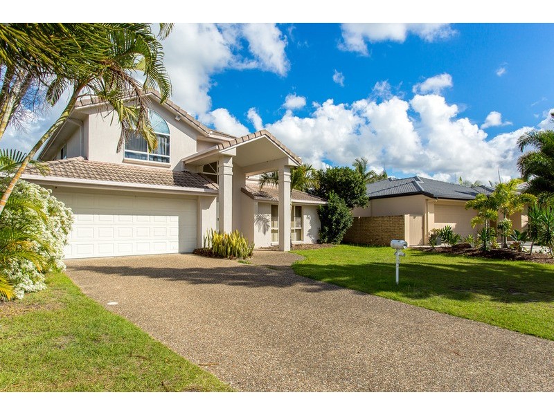 16 St Martin  Place, Clear Island Waters QLD 4226