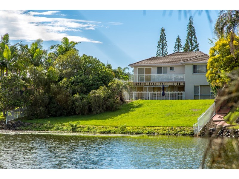 16 St Martin  Place, Clear Island Waters QLD 4226