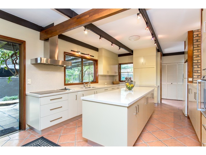 204 Cotlew  Street, Ashmore QLD 4214