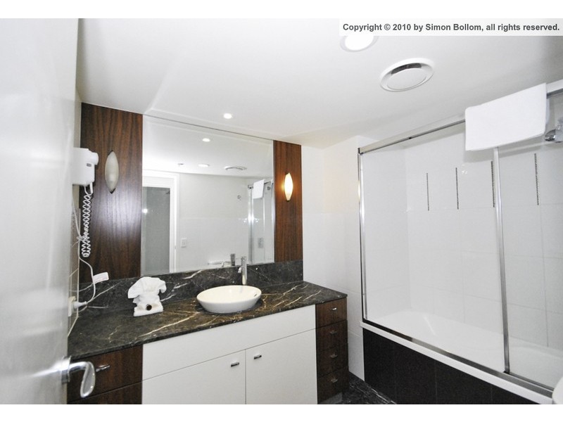 23 Ferny Avenue, Surfers Paradise QLD 4217