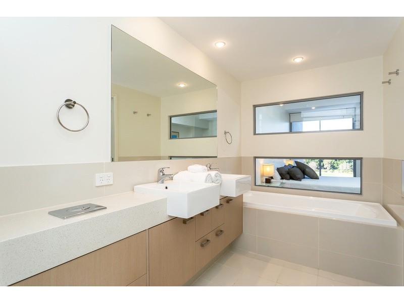 135 Lakelands Drive, Merrimac QLD 4226
