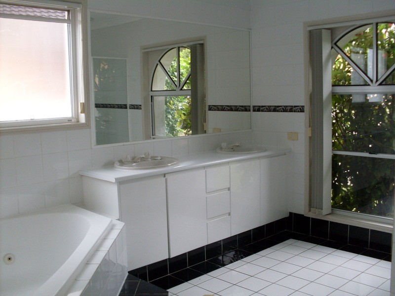 128 Port Jackson  Boulevard, Clear Island Waters QLD 4226