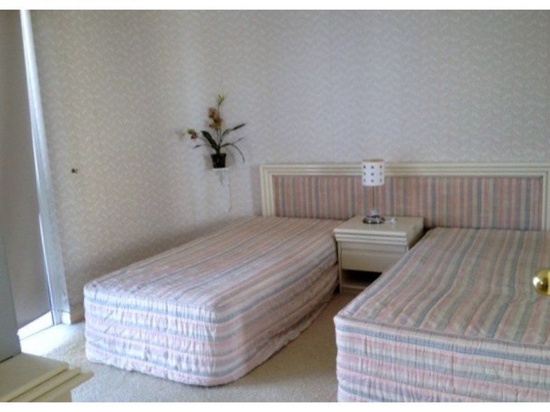 19 Riverview Parade, Surfers Paradise QLD 4217