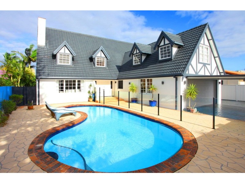 30 Conifer Crescent, Broadbeach Waters QLD 4218