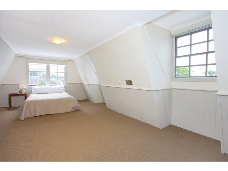 30 Conifer Crescent, Broadbeach Waters QLD 4218