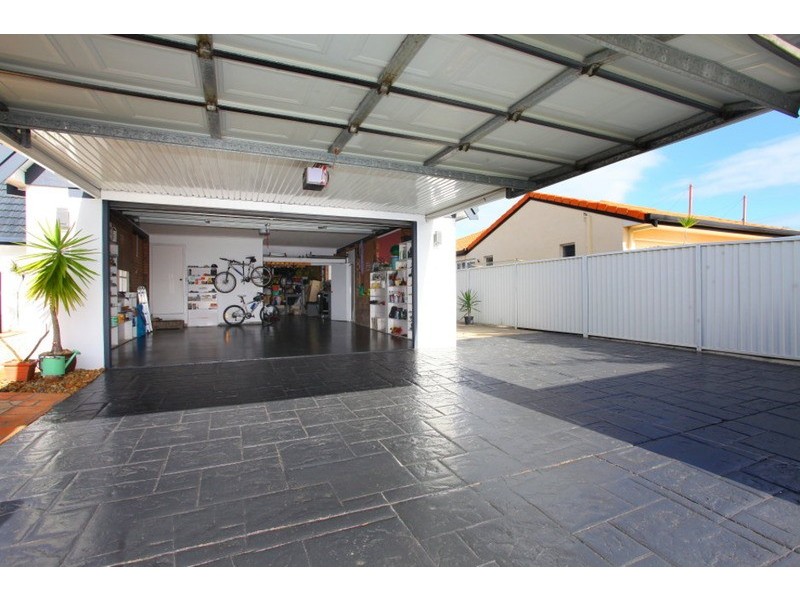 30 Conifer Crescent, Broadbeach Waters QLD 4218