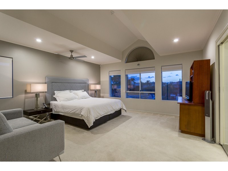 12 Buccaneer Court, Paradise Waters QLD 4217