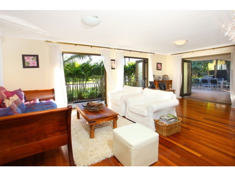 8  Clontarf Avenue, Bundall QLD 4217