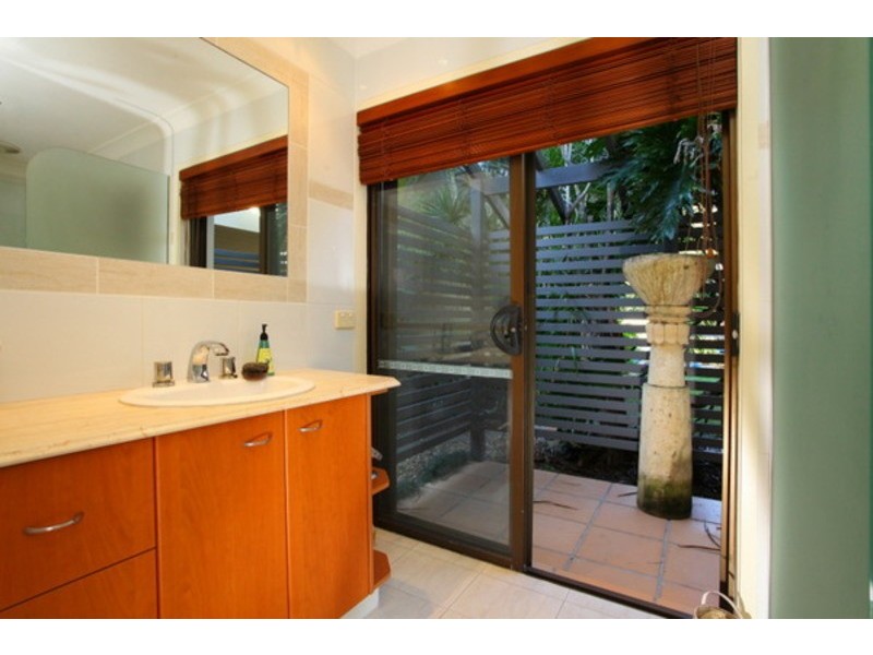 8  Clontarf Avenue, Bundall QLD 4217