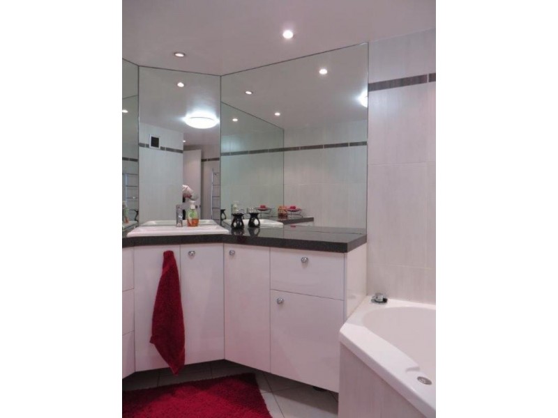 33 Thornton Street, Surfers Paradise QLD 4217