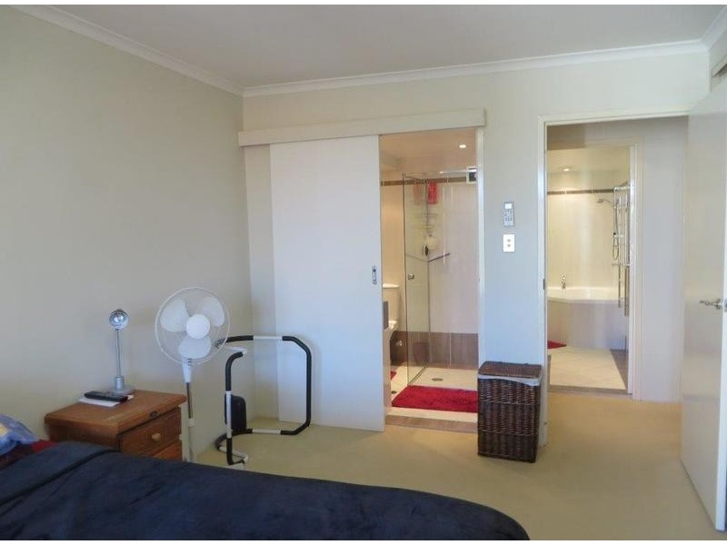 33 Thornton Street, Surfers Paradise QLD 4217