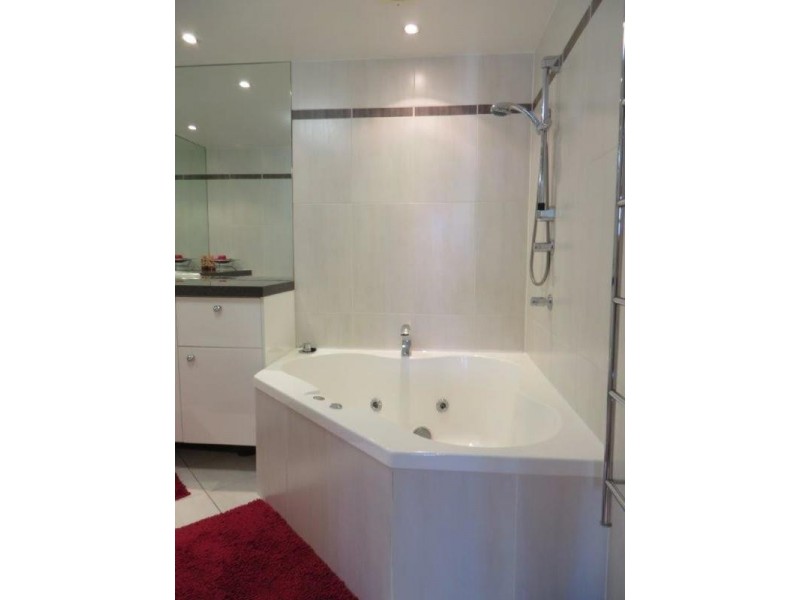 33 Thornton Street, Surfers Paradise QLD 4217