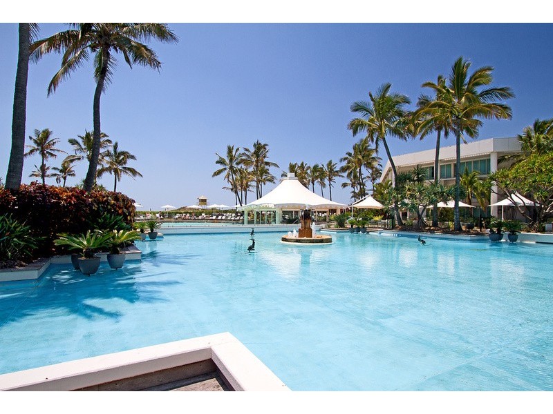 Villa 1/71 Seaworld Drive, Main Beach QLD 4217