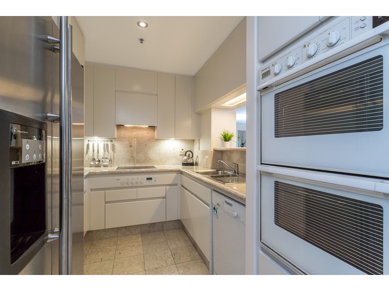 Villa 1/71 Seaworld Drive, Main Beach QLD 4217
