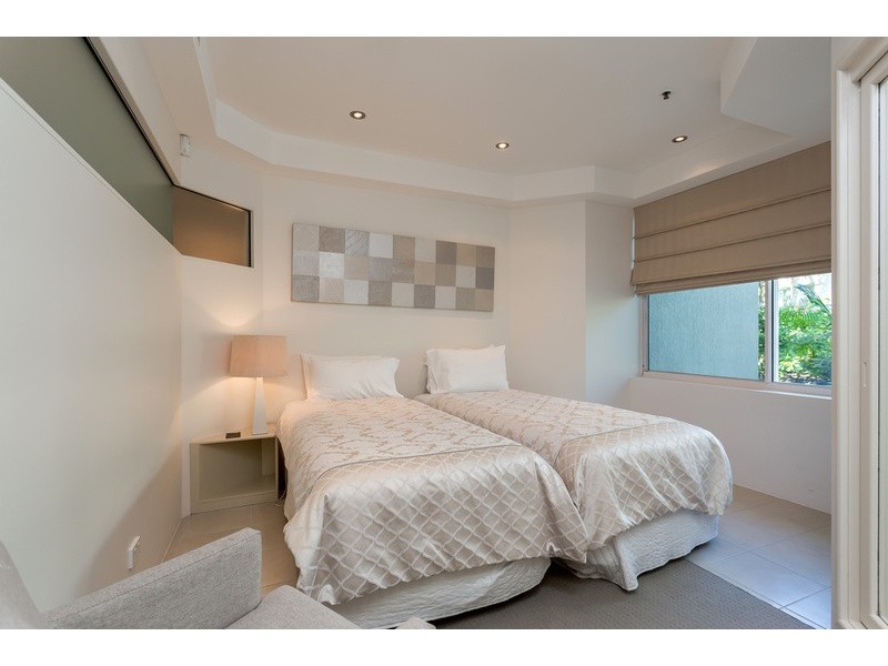 Villa 1/71 Seaworld Drive, Main Beach QLD 4217