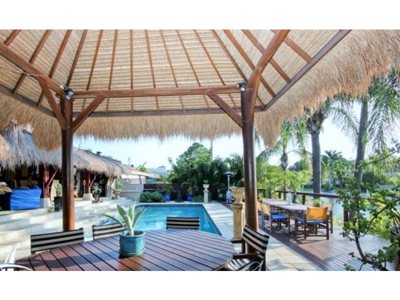 10 Cedar Place, Broadbeach Waters QLD 4218