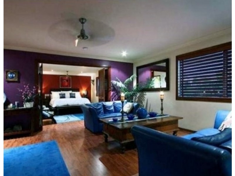 10 Cedar Place, Broadbeach Waters QLD 4218