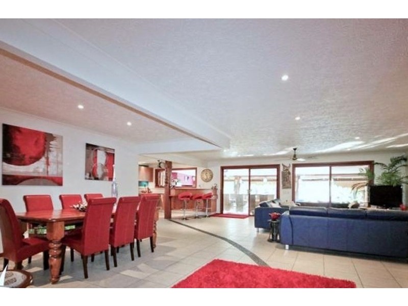 10 Cedar Place, Broadbeach Waters QLD 4218