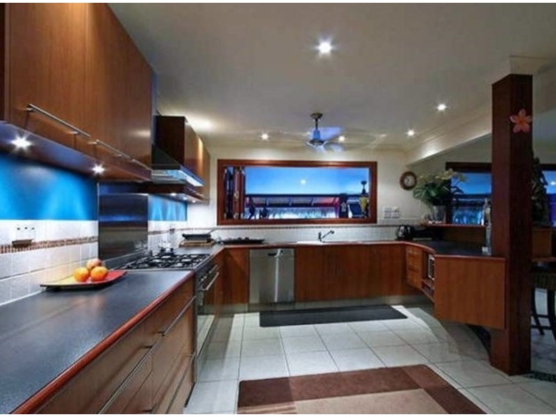 10 Cedar Place, Broadbeach Waters QLD 4218