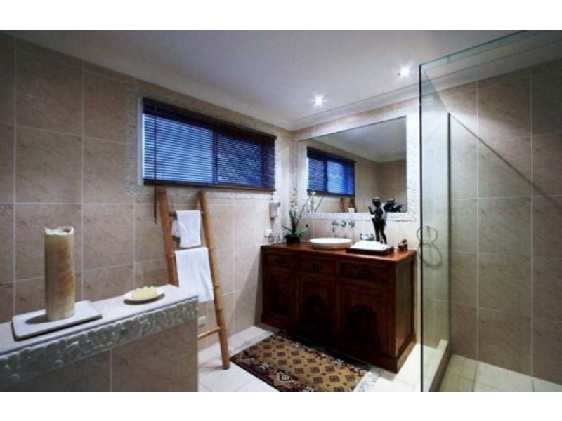 10 Cedar Place, Broadbeach Waters QLD 4218