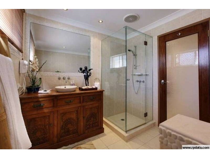 10 Cedar Place, Broadbeach Waters QLD 4218