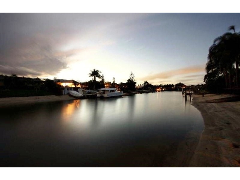 10 Cedar Place, Broadbeach Waters QLD 4218