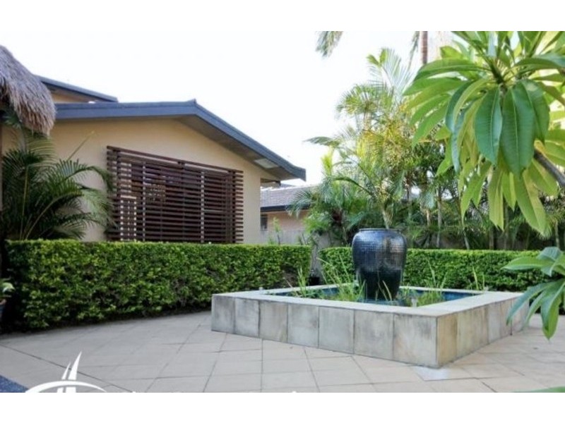 10 Cedar Place, Broadbeach Waters QLD 4218