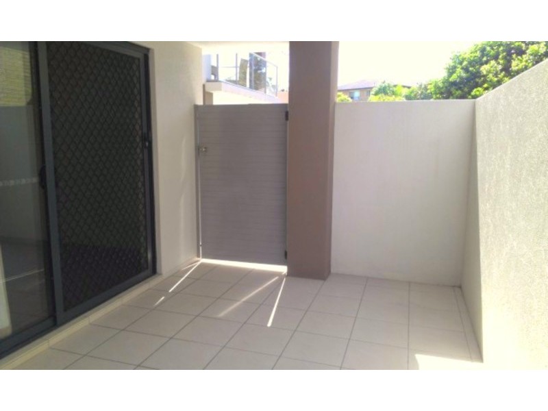 32 Bath  Street, Labrador QLD 4215
