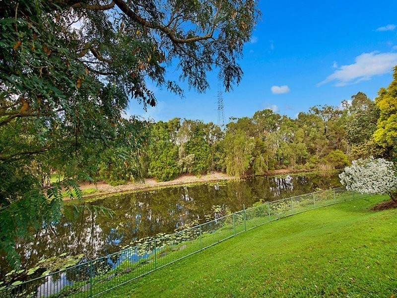 Clear Island Waters QLD 4226
