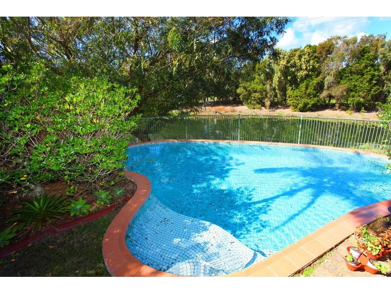 Clear Island Waters QLD 4226