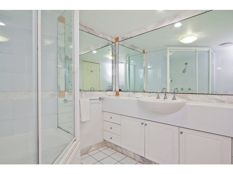 Villa De La Mer/4 Northcliffe  Terrace, Surfers Paradise QLD 4217