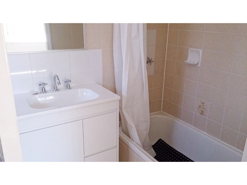 12 Parneno Street, Chevron Island QLD 4217