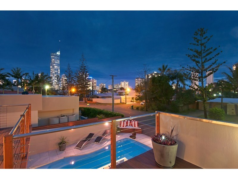 35 Amalfi Drive, Isle Of Capri QLD 4217