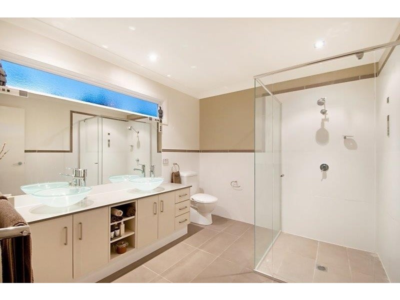 35 Amalfi Drive, Isle Of Capri QLD 4217