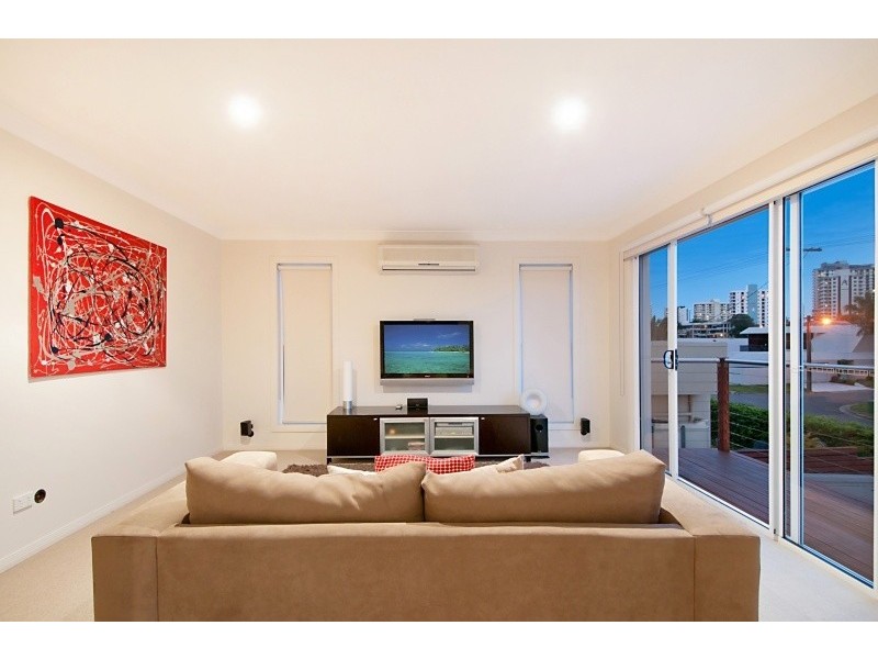 35 Amalfi Drive, Isle Of Capri QLD 4217