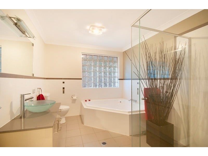 35 Amalfi Drive, Isle Of Capri QLD 4217