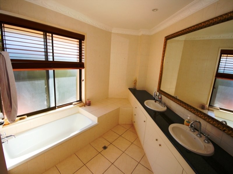 21 Buccaneer Court, Paradise Waters QLD 4217