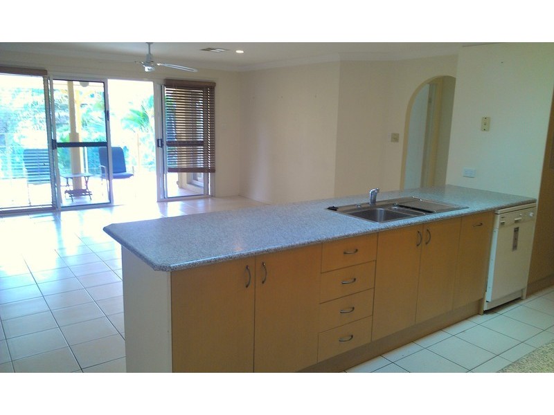 33 McCleary Street, Sorrento QLD 4217
