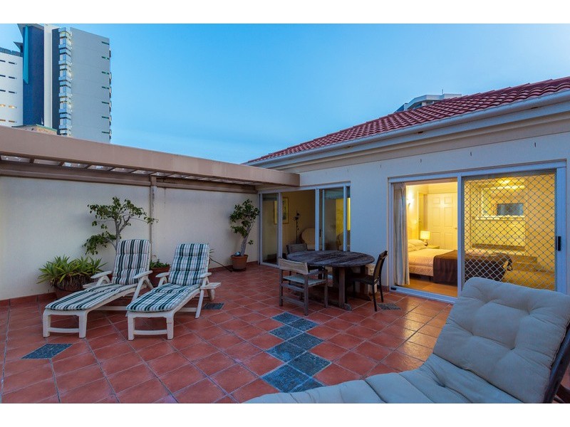 Villas De La Mer 17/4 – 6 Markwell Avenue, Surfers Paradise QLD 4217