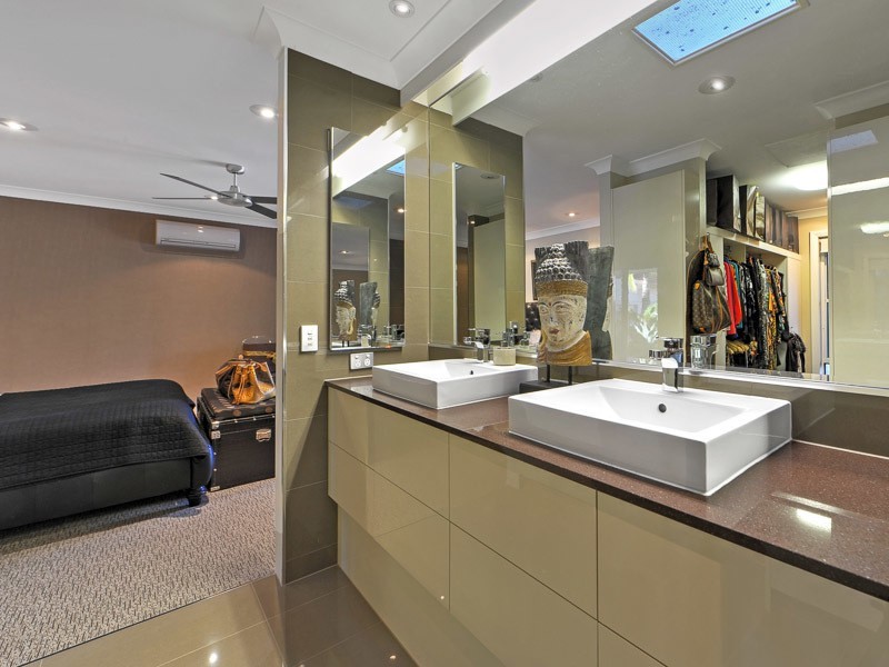 4 St Raphael Terrace, Sorrento QLD 4217