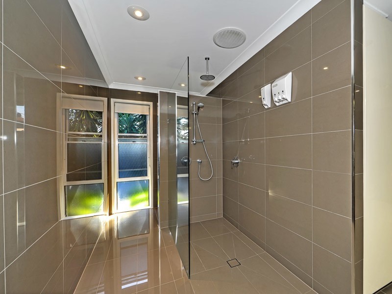 4 St Raphael Terrace, Sorrento QLD 4217