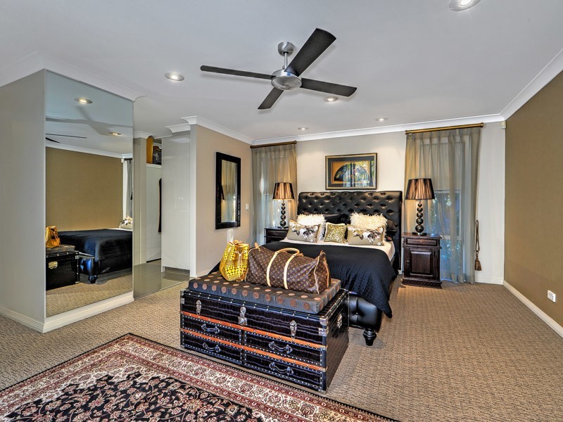 4 St Raphael Terrace, Sorrento QLD 4217