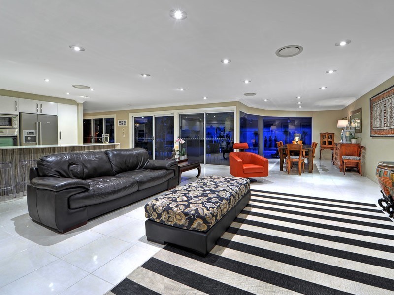 4 St Raphael Terrace, Sorrento QLD 4217